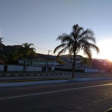 Appartamento Apartamento Com Piscina Churrasqueira Em Ubatuba Esterno foto